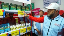 Gubernur Bengkulu, Helmi Hasan, yang mengikuti dari Kantor Kelurahan Pagar Dewa, Kota Bengkulu, Senin (21/7).