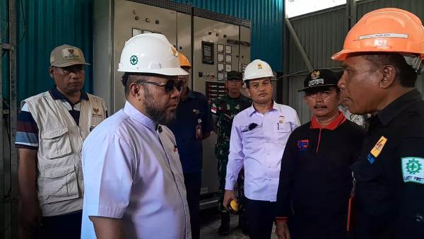 Foto : Gubernur Helmi sidak ke UPTD PLN Enggano