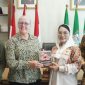 Foto : Tim dari Belanda yang dipimpin Prof. Maya Slingerland bersama Yanda diterima Bupati Seluma, Teddy Rahman, dan Senator DPD RI asal Bengkulu, Destita Khairilisani. 
