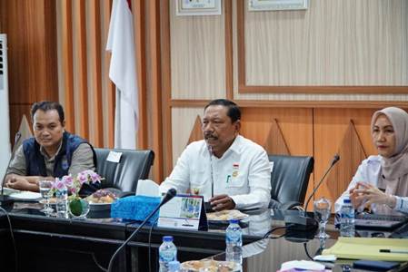 Foto : Wagub Mian ketika memimpin Rapat Koordinasi Tim Percepatan Penurunan Stunting (TPPS)  