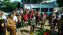 Foto : Wakil Gubernur Bengkulu, Mian, bersama Menteri Kehutanan dan Lingkungan Hidup Republik Indonesia, Raja Juli Antoni, melakukan aksi penanaman pohon di area Kampus IV Universitas Muhammadiyah Bengkulu (UMB)