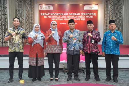 Foto : Penjabat Sekretaris Daerah Provinsi Bengkulu, Herwan Antoni, saat membuka Rapat Koordinasi Daerah (Rakerda) TPAKD se-Provinsi Bengkulu Tahun 2025