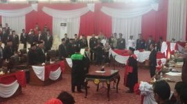 Foto : Rapat Paripurna DPRD Provinsi Bengkulu dengan agenda Peresmian Pengucapan Sumpah/Janji Pelantikan Pimpinan DPRD Provinsi Bengkulu Sisa Masa Jabatan 2024–2029 Tengku Zulkarnain