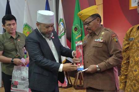 Foto : Gubernur Bengkulu, Helmi Hasan, didampingi Wakil Gubernur, Mian, saat bersilaturahmi bersama pejuang veteran, purnawirawan TNI/Polri, warakawuri TNI/Polri, serta wredatama.