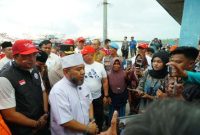 Foto : Gubernur Bengkulu Helmi bertemu nelayan di PPI Pulau Baai.