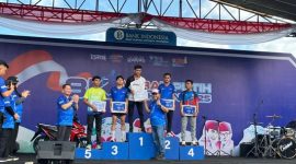 Foto : Gubernur Helmi beri hadiah 8K Merah Putih Beach Run 2025