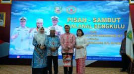 Foto : Gubernur Bengkulu Helmi Hasan hadir melepas Letkol Laut (P) Octo Manurung sekaligus menyambut Letkol Laut (P) Nurwahidin sebagai Komandan Pangkalan TNI Angkatan Laut (Lanal) Bengkulu yang baru.