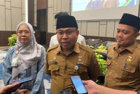 Foto : Asisten I Bidang Pemerintahan dan Kesejahteraan Rakyat, Khairil Anwar dalam Rapat Koordinasi Tindak Lanjut Surat Edaran Gubernur Bengkulu tentang Perlindungan Pekerja Rentan di lingkungan OPD Provinsi Bengkulu
