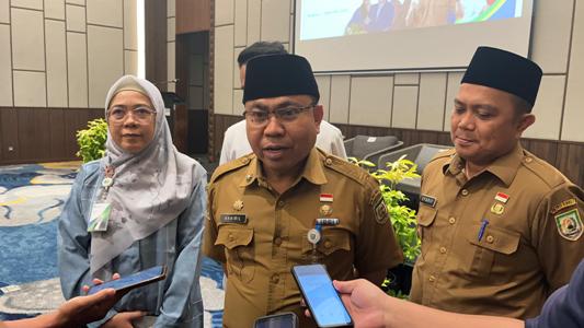 Foto : Asisten I Bidang Pemerintahan dan Kesejahteraan Rakyat, Khairil Anwar dalam Rapat Koordinasi Tindak Lanjut Surat Edaran Gubernur Bengkulu tentang Perlindungan Pekerja Rentan di lingkungan OPD Provinsi Bengkulu