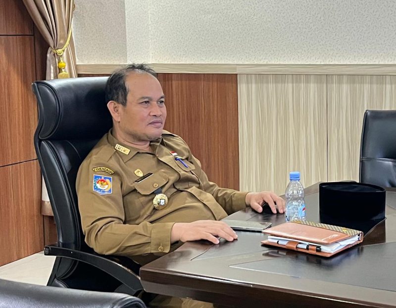 Foto : Penjabat Sekda Provinsi Herwan Antoni mengikuti Zoom