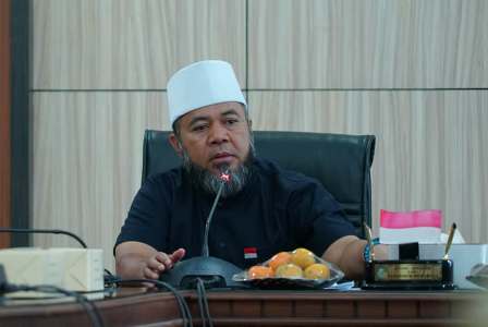 Foto : Gubernur Helmi Hasan