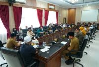 Foto : Rapat
