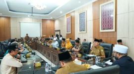 Foto : Gubernur Helmi