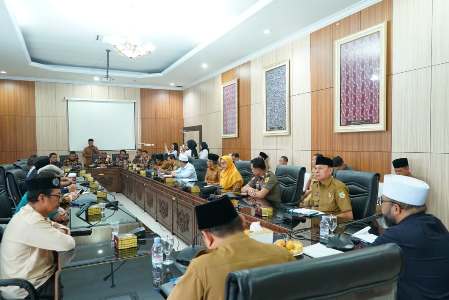 Foto : Gubernur Helmi