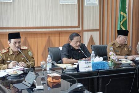 Wagub Mian memimpin Rapat