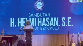 Foto : Gubernur Helmi