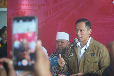 Foto : Menteri Koordinator Bidang Infrastruktur dan Pembangunan Kewilayahan RI, Agus Harimurti Yudhoyono (AHY), usai memimpin Rapat Evaluasi Pelaksanaan Instruksi Presiden (Inpres) Nomor 12 Tahun 2025 tentang Penanganan Pulau Enggano dan Normalisasi Alur Pulau Baai.