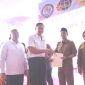 Foto : - Menteri Koordinator Bidang Infrastruktur dan Pembangunan Kewilayahan, Agus Harimurti Yudhoyono (AHY), bersama Wakil Gubernur Bengkulu Mian, Wakil Menteri Agraria dan Tata Ruang (ATR) Ossy Dermawan, serta Wakil Menteri Perhubungan Suntana, menyerahkan sertifikat tanah di Kelurahan Bumi Ayu, Kota Bengkulu
