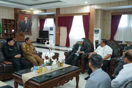 Foto : Pertemuan Gubernur Helmi