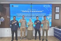 Foto : PTP Nonpetikemas menggelar Sosialisasi Safety Awareness pada akhir September bertema Peningkatan Kompetensi K3 dan Bantuan APD bagi Tenaga Kerja Bongkar Muat Pelabuhan Bengkulu dalam Mendukung Produktivitas Operasional dan Penerapan ISO 26000.