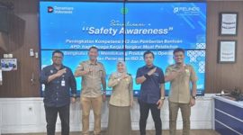Foto : PTP Nonpetikemas menggelar Sosialisasi Safety Awareness pada akhir September bertema Peningkatan Kompetensi K3 dan Bantuan APD bagi Tenaga Kerja Bongkar Muat Pelabuhan Bengkulu dalam Mendukung Produktivitas Operasional dan Penerapan ISO 26000.