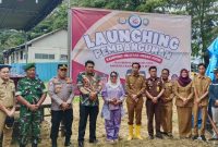 Foto : Anggota DPD RI Apt. Destita Khairilisani, S.Farm., MSM. bersama Bupati Kaur Gusril Pausi secara resmi melaunching pembangunan Kampung Nelayan Merah Putih dan Koperasi Desa Merah Putih di Desa Merpas, Kecamatan Nasal Kabupaten Kaur, Selasa (7/10). 