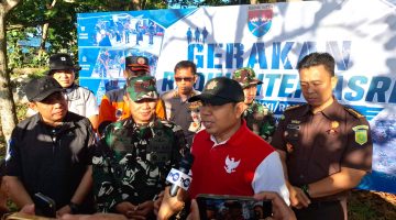 Pemprov Bengkulu dan TNI Bersihkan Pantai Tebar Ribuan Bibit Ikan