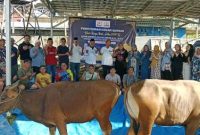 Kamar Dagang dan Industri (KADIN) Provinsi Bengkulu melaksanakan pemotongan dua ekor sapi.