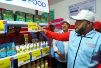 Gubernur Bengkulu, Helmi Hasan, yang mengikuti dari Kantor Kelurahan Pagar Dewa, Kota Bengkulu, Senin (21/7).