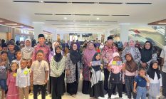 STIA Bengkulu Ajak Anak Yatim dan Lansia Belanja Persiapan Lebaran
