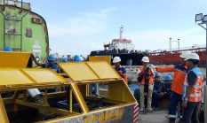 Inovasi Drop Tank Percepat Layanan Kargo Curah Cair di Pelabuhan Pulau Baai Bengkulu