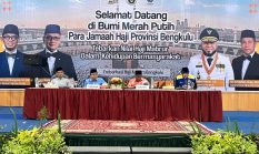 Sebanyak 390 Jemaah Haji Kloter PDG 03 Tiba, Disambut Haru Keluarga
