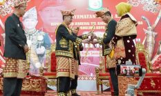 Panglima Kopassus Sandang Gelar Adat Panglima Raja