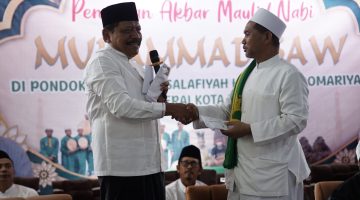 Wagub Mian Hadiri Maulid Nabi, Tegaskan Peran Pesantren