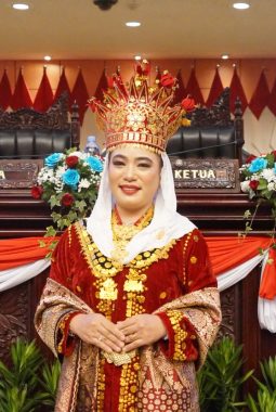 Pesona Senator Destita, Kenalkan Pakaian Adat Bengkulu di HUT DPD RI