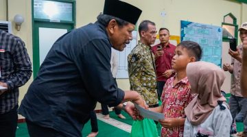 Wagub Mian Salurkan 100 Santunan Dhuafa Saat Nostalgia di Bengkulu Selatan