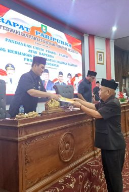 Delapan Fraksi DPRD Bengkulu Bahas Raperda Kebijakan Sanitasi Daerah